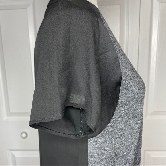 🔥SOLD🔥 Lou & Grey Sheer Sleeve T-Shirt Gray Black XS - Picture 8 of 16